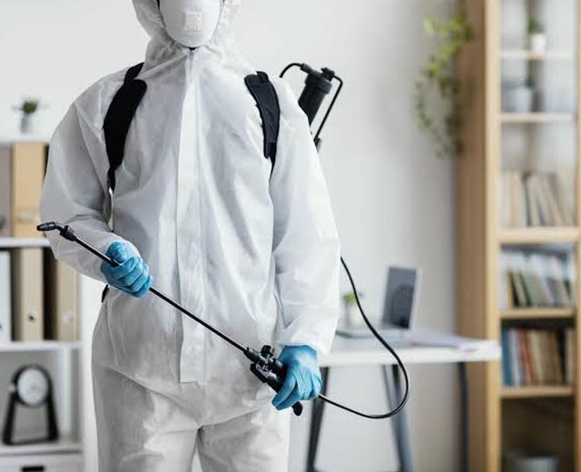 Technicien PST Anti-Parasites en intervention de dératisation à Paris (75)